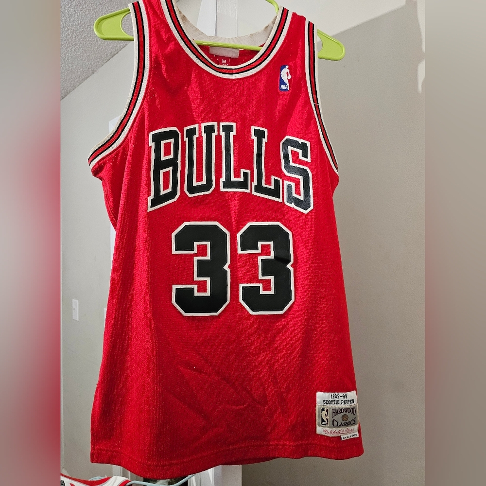 Vintage Chicago Bulls Scott Pippen #33 Jersey Champion Mitchell & Ness 1997-98